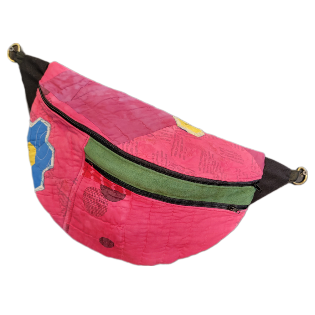 The Traveler - Sling Crossbody Bag Fannie - 40s Quilt with Overstitched Hex Floral Patching 017