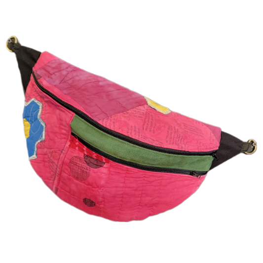 The Traveler - Sling Crossbody Bag Fannie -  40s Quilt with Overstitched Hex Floral Patching 017
