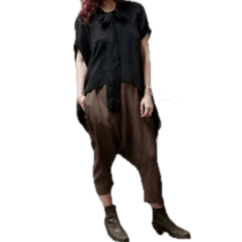 Harem pant with a natural waist and side seam pockets.