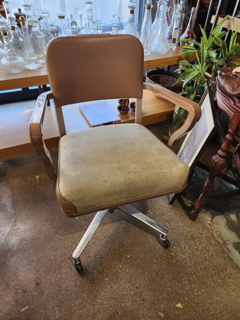 Vintage Steelcase Tanker Chair With Arm Rests - 1960S Industrial Mcm Office Furniture