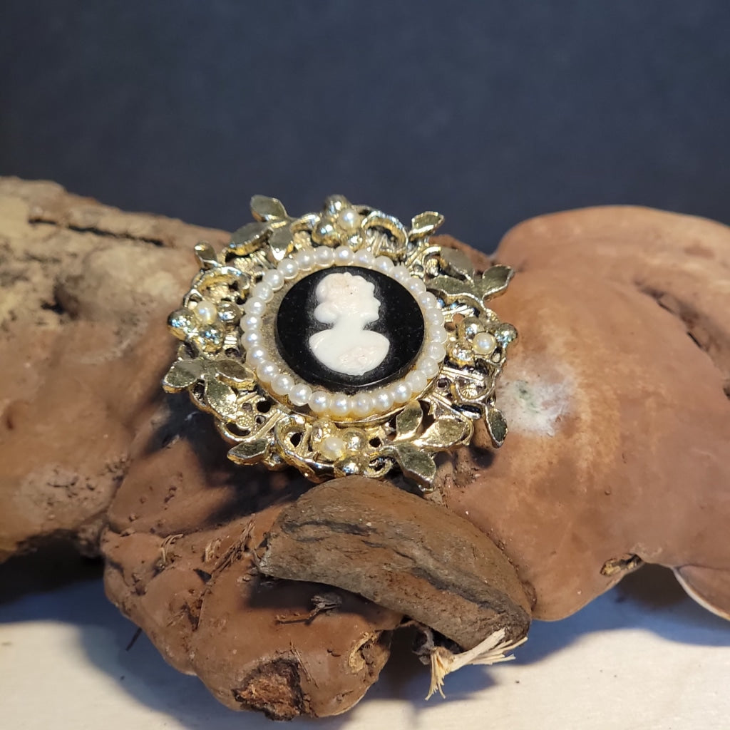 Vintage Victorian Lady Brooch With Faux Pearl Border Jewelry