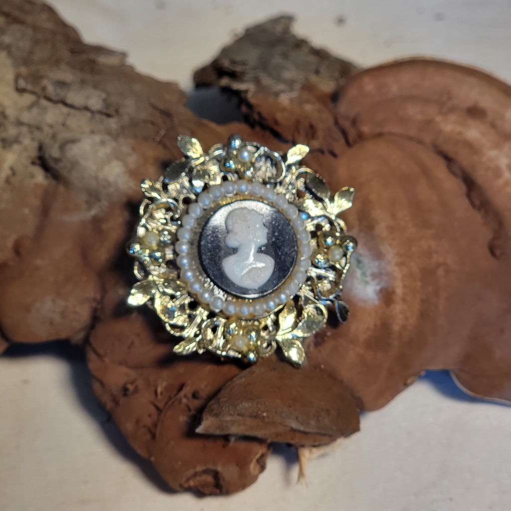 Vintage Victorian Lady Brooch With Faux Pearl Border Jewelry